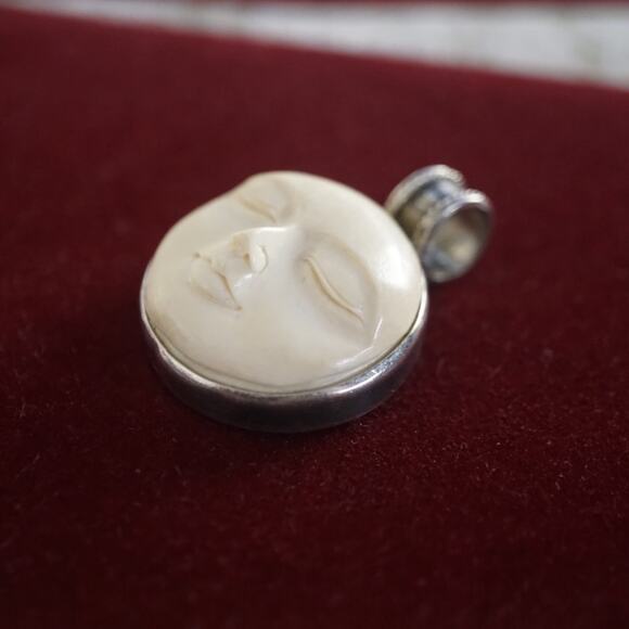 Vintage 925 Sterling Silver Carved Moon Face Cameo Pendant Charm Round Celestial - Picture 4 of 11